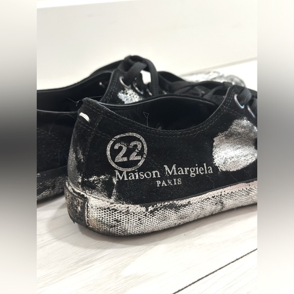 Maison Margiela Tabi Split-Toe Sneakers – Unique Silver Splatter Design - Picture 2 of 5